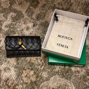 BV - Andiamo zipped card case Black Quilted Wallet